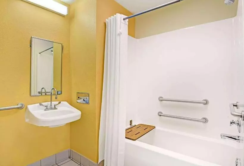 身障者適用スタンダードルーム, Days Inn & Suites By Wyndham Siler City