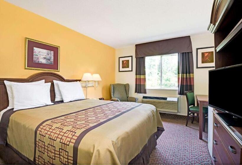 Номер Стандарт Адаптированный для Инвалидов, Days Inn & Suites By Wyndham Siler City