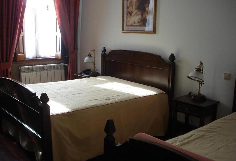 اتاق استاندارد سه نفره, Falcao De Mendonca