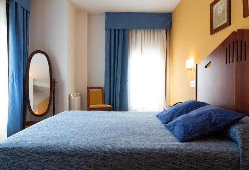 חדר סטנדרט לשלושה, Las Cruces