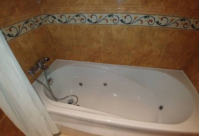 חדר סטנדרט לשלושה, Las Cruces