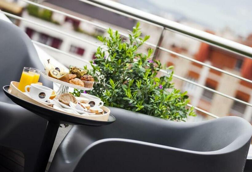 سوئیت کلاسیک, Nature Oviedo