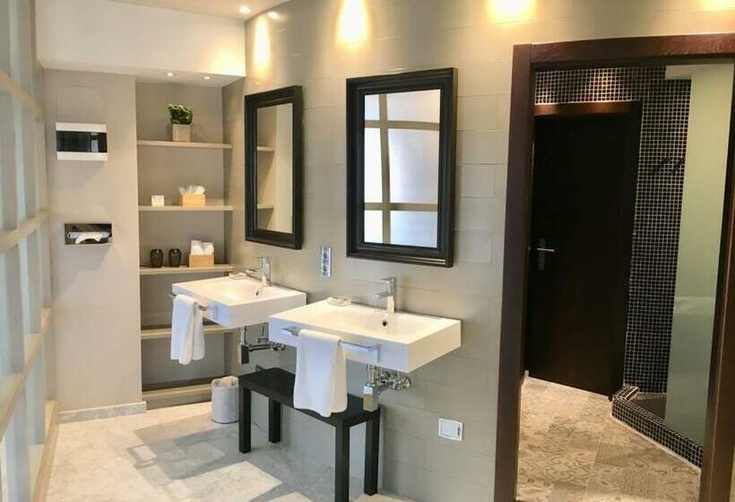 سوییت خانوادگی, Nature Oviedo