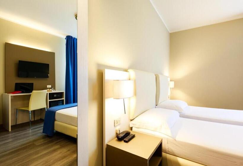 غرفة عائلية, Oleggio Malpensa