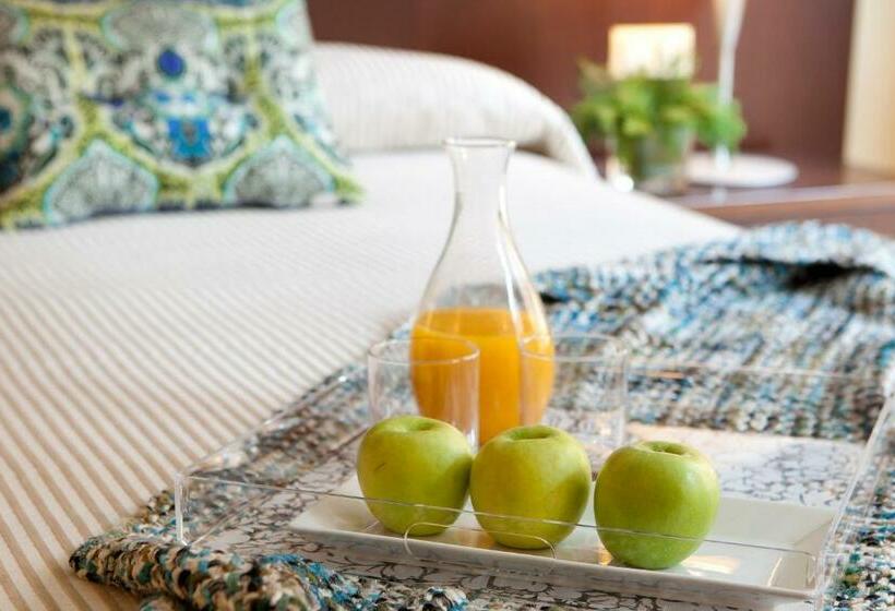 اتاق لوکس با چشمانداز, Rice Palacio De Los Blasones