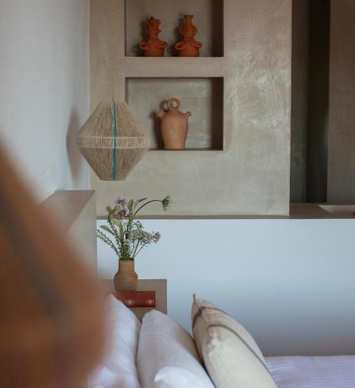 标准间, Can Arabí Adults Only