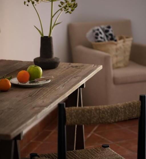 标准间, Can Arabí Adults Only