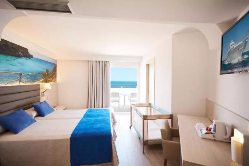 اتاق سوپریور با چشم‌انداز دریا, Invisa Hotel Club Cala Verde