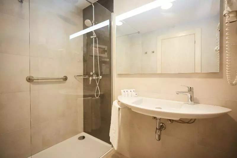اتاق سوپریور با چشم‌انداز دریا, Invisa Hotel Club Cala Verde