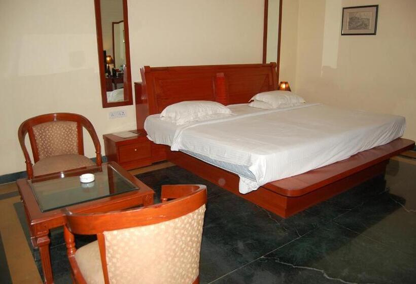 豪华单人间, The Royal Residency