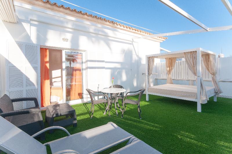 סטודיו פרמיום, Universal Aparthotel Elisa