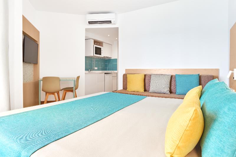 סטודיו פרמיום, Universal Aparthotel Elisa