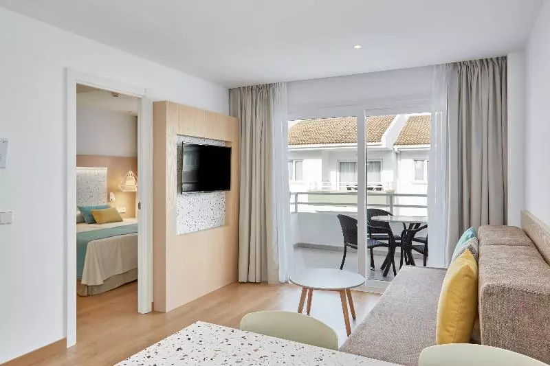 آپارتمان 1 خوابه, Universal Aparthotel Elisa