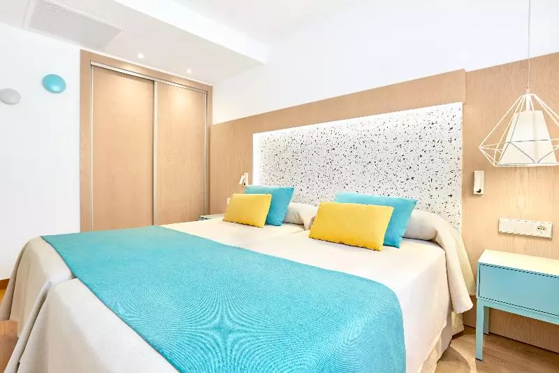 آپارتمان 1 خوابه, Universal Aparthotel Elisa