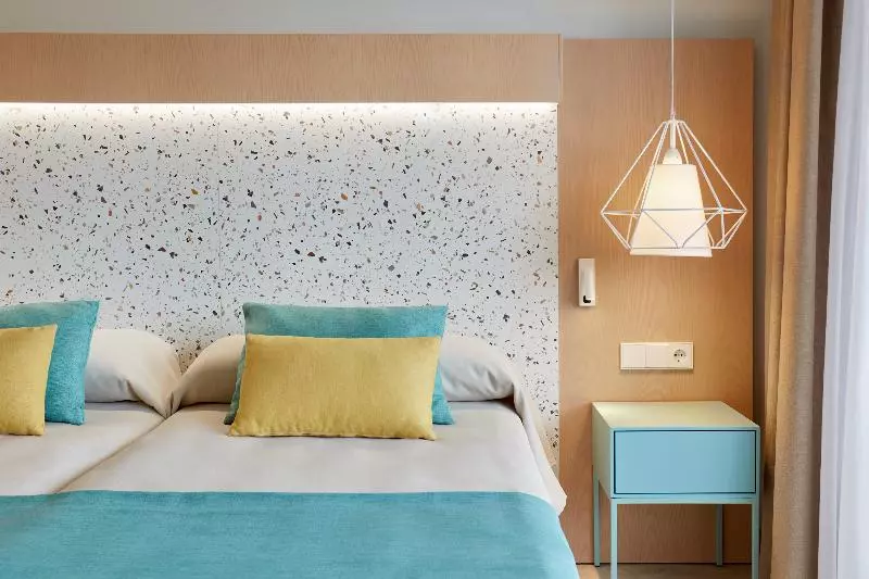 استودیوی استاندارد, Universal Aparthotel Elisa
