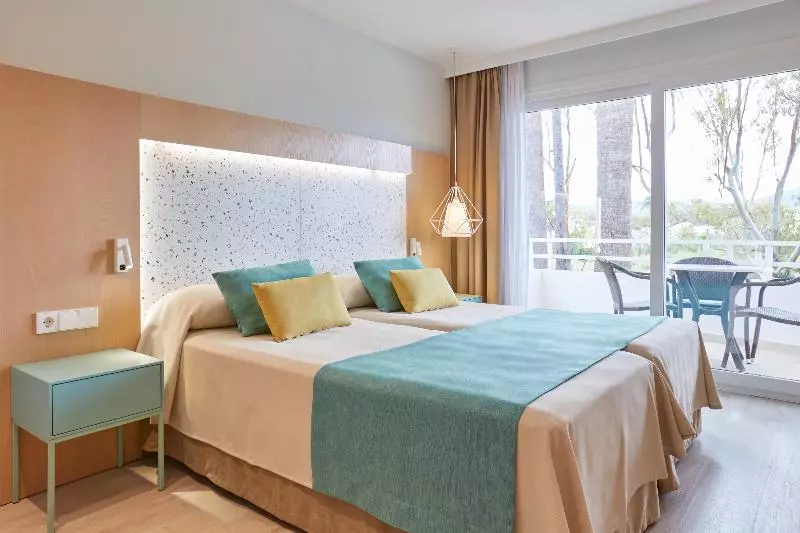 استودیوی استاندارد, Universal Aparthotel Elisa