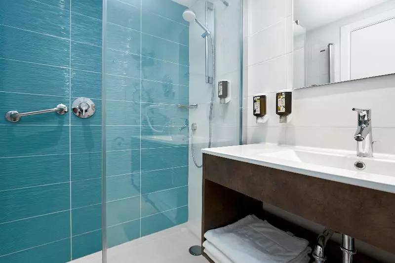 استودیوی استاندارد, Universal Aparthotel Elisa