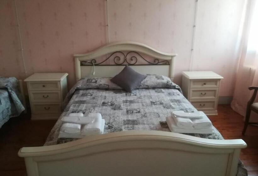 اتاق سهنفرۀ استاندارد با سرویس بهداشتی بیرون از اتاق, Bordeghina B&b In Farmhouse