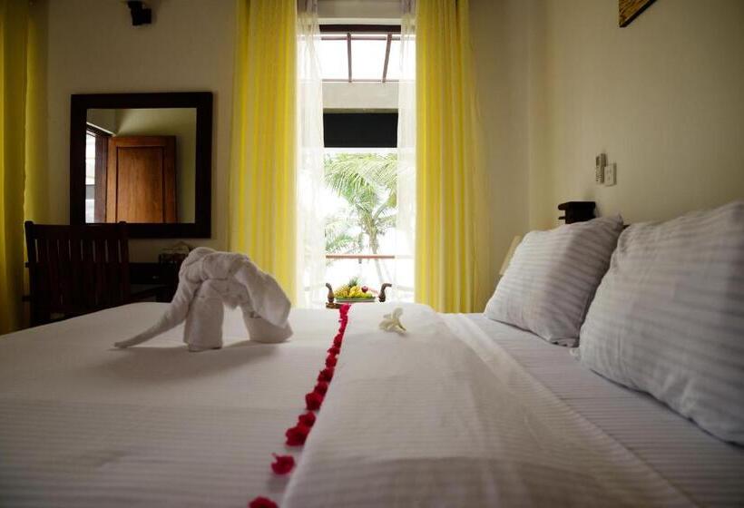 Номер Deluxe, Hikka Sandy Pearl Beach Resort