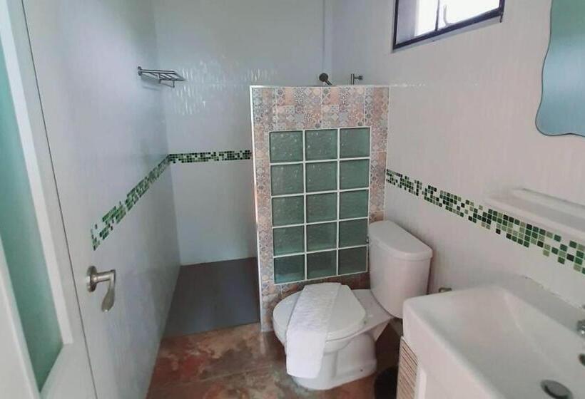 Номер Стандарт Вид на Бассейн, Phenwaree Amphawa Resort