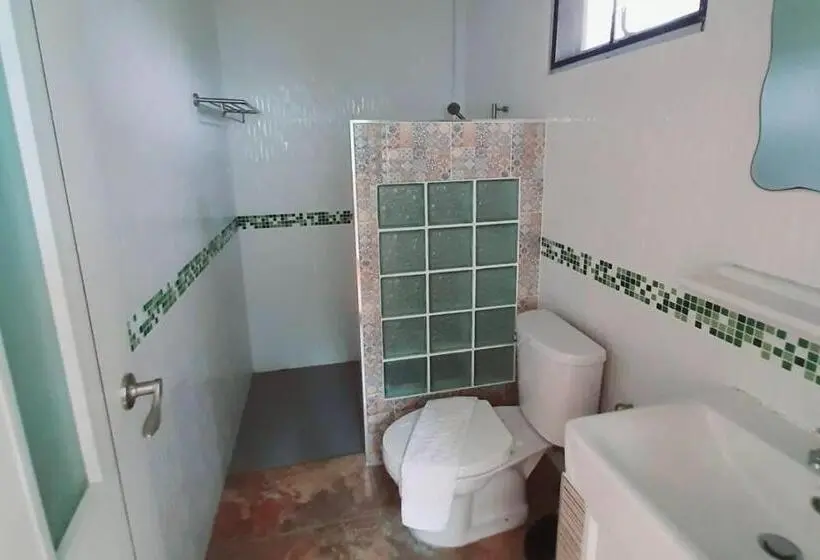 اتاق استاندارد با چشم‌انداز استخر, Phenwaree Amphawa Resort