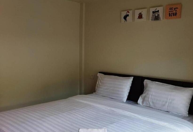 Номер Стандарт Вид на Бассейн, Phenwaree Amphawa Resort