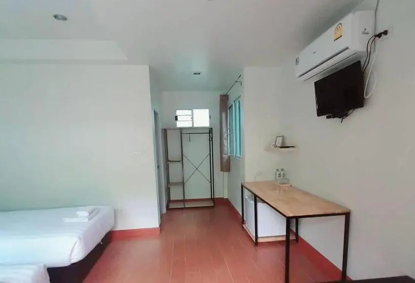 اتاق استاندارد با چشم‌انداز استخر, Phenwaree Amphawa Resort