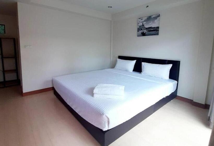 Номер Стандарт Вид на Бассейн, Phenwaree Amphawa Resort