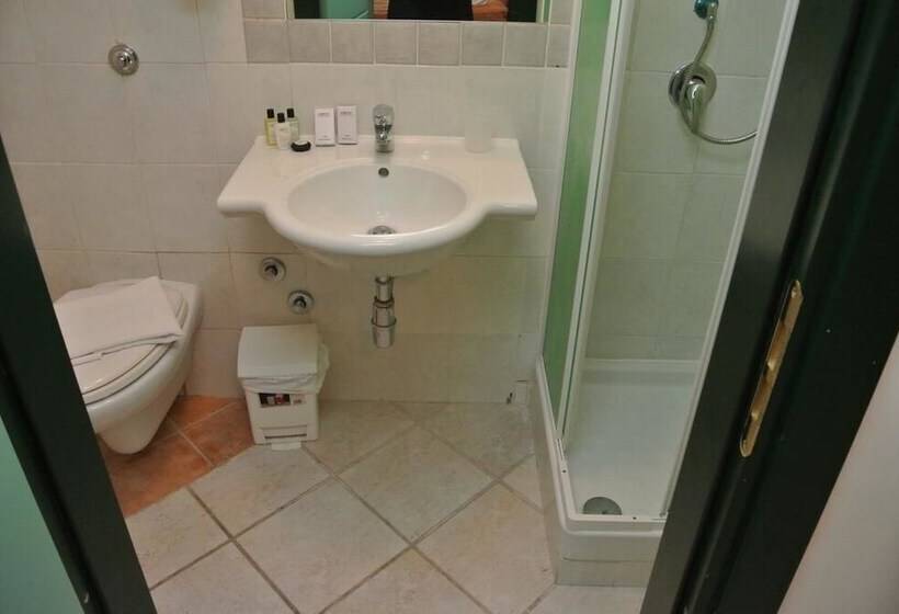 غرفة إقتصادية, Locanda Degli Illustri