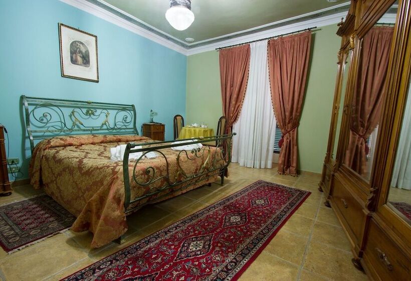 غرفة قياسية, Locanda Degli Illustri