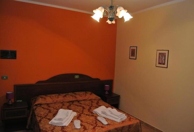 غرفة قياسية, Locanda Degli Illustri