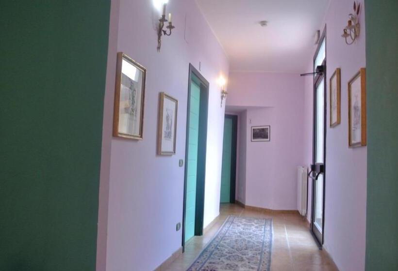 جناح مزود بجاكوزى, Locanda Degli Illustri