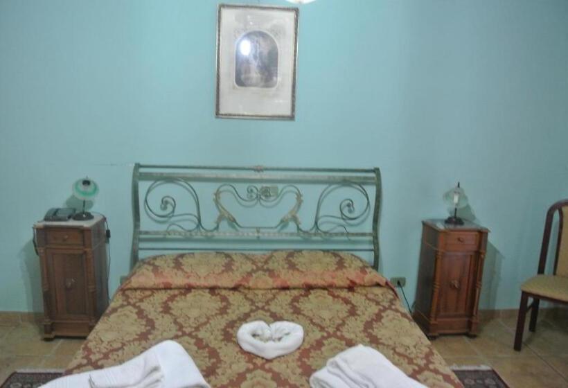 جناح مزود بجاكوزى, Locanda Degli Illustri