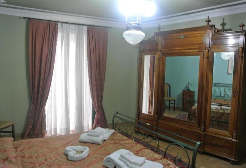جناح مزود بجاكوزى, Locanda Degli Illustri