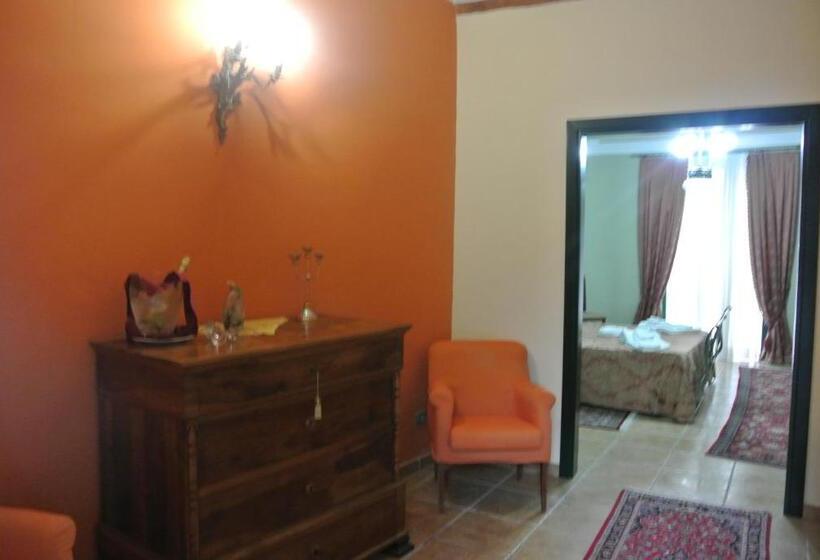 جناح مزود بجاكوزى, Locanda Degli Illustri