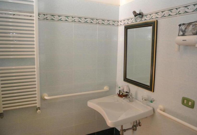 غرفة قياسية لذوى الاحتياجات الخاصة, Locanda Degli Illustri