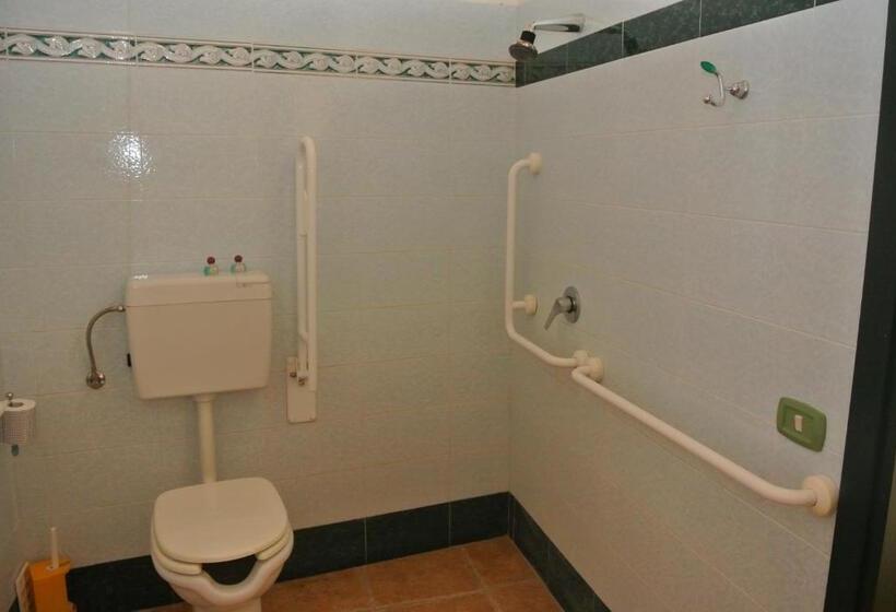 غرفة قياسية لذوى الاحتياجات الخاصة, Locanda Degli Illustri