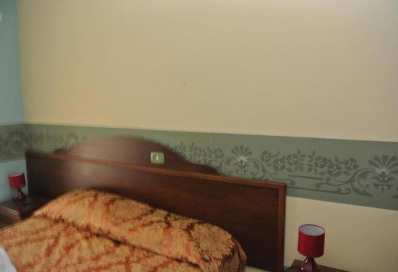 غرفة عائلية, Locanda Degli Illustri