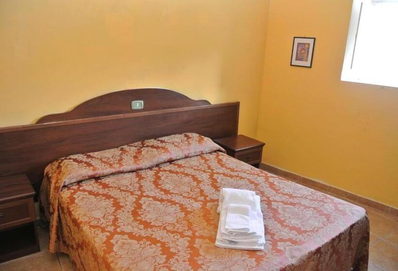 غرفة عائلية, Locanda Degli Illustri
