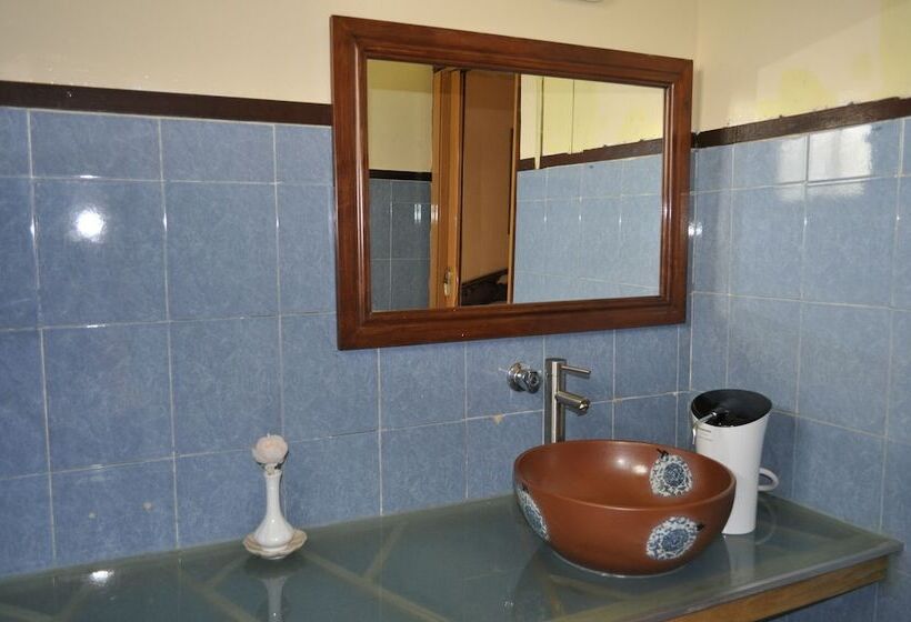 غرفة قياسية بالطابق الأرضى, Wayn Zen Rose Cabin