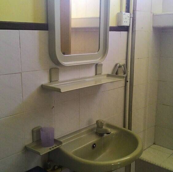 غرفة عائلية, Wayn Zen Rose Cabin