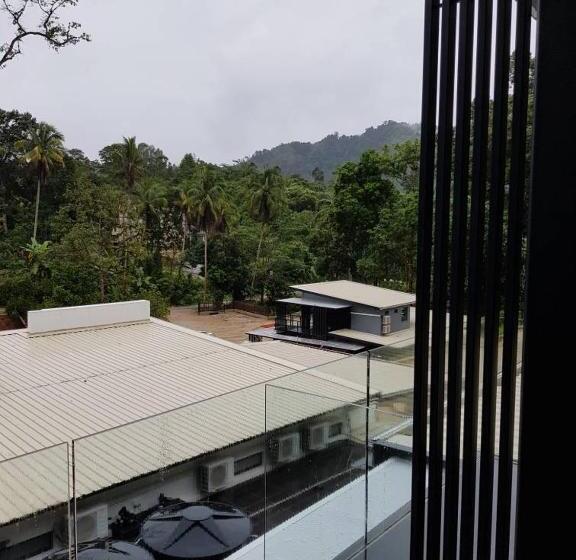 غرفة قياسية ثلاثية مزودة بشرفة, Casa Hill Resort