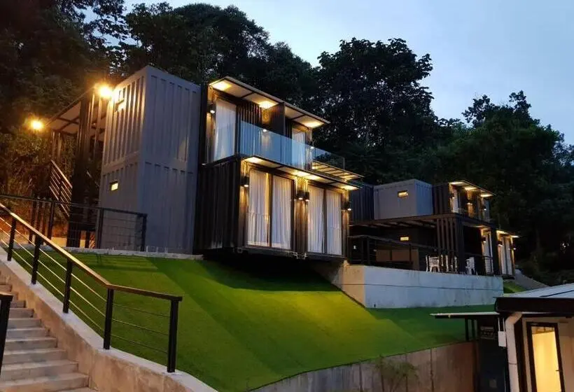 バルコニー付きスタンダードトリプルルーム, Casa Hill Resort
