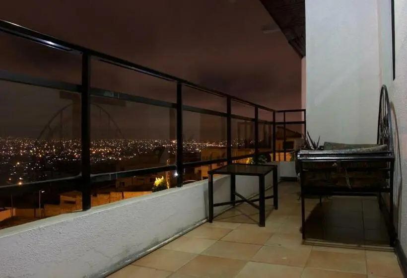スイート, Hill View Hotel Mccarthy Hills