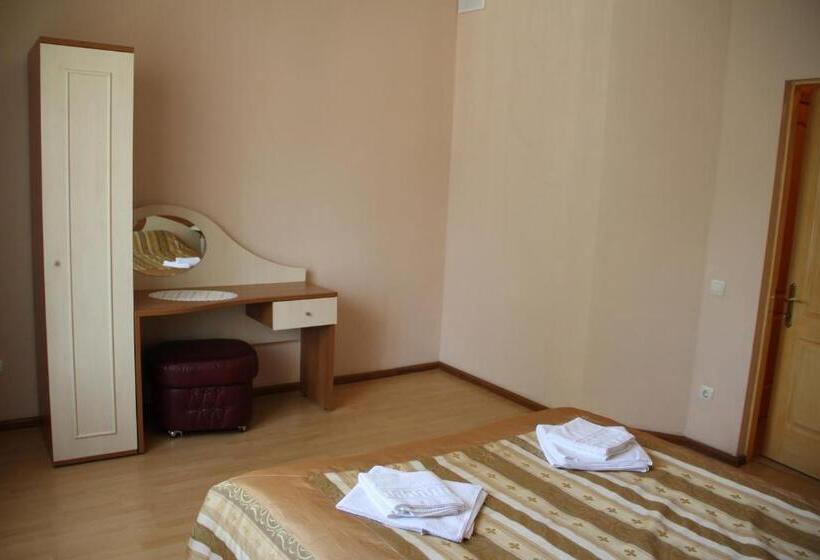 스탠다드 트리플 룸, готель мараморош