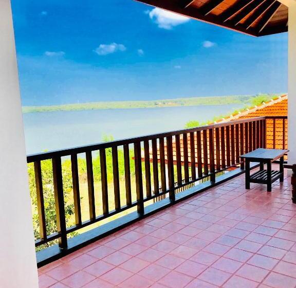 Номер Стандарт Вид на Озеро, Ashansa Lagoon Resort