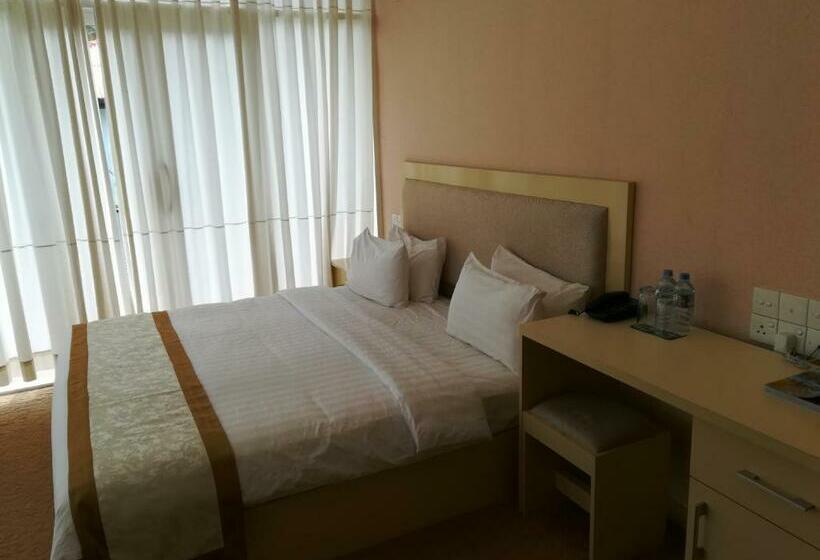 패밀리 룸, Grindlays Regency