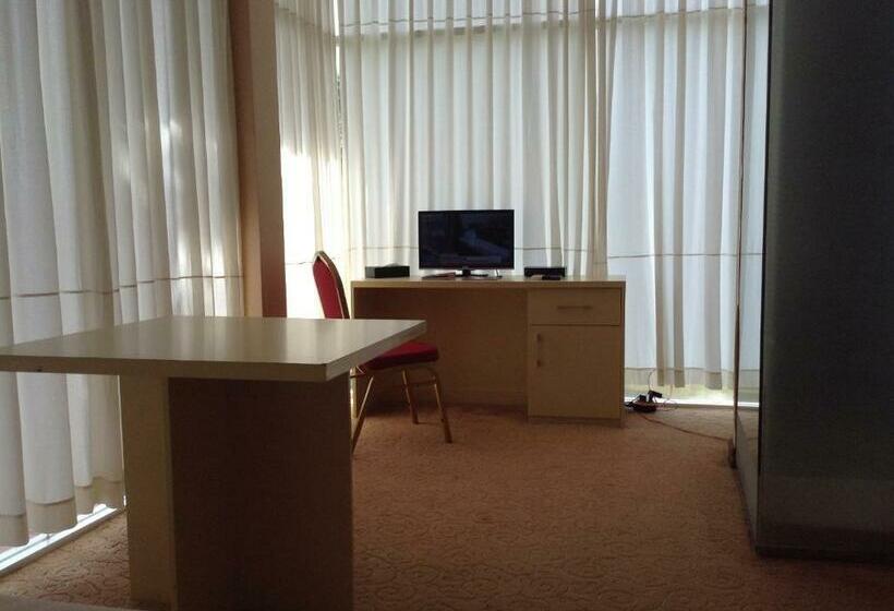 패밀리 룸, Grindlays Regency