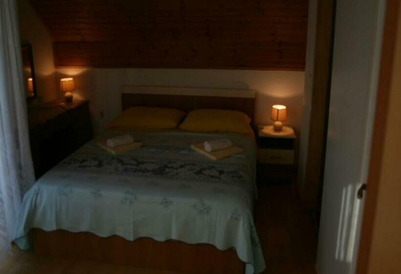 اتاق استاندارد, Adriana Guesthouse