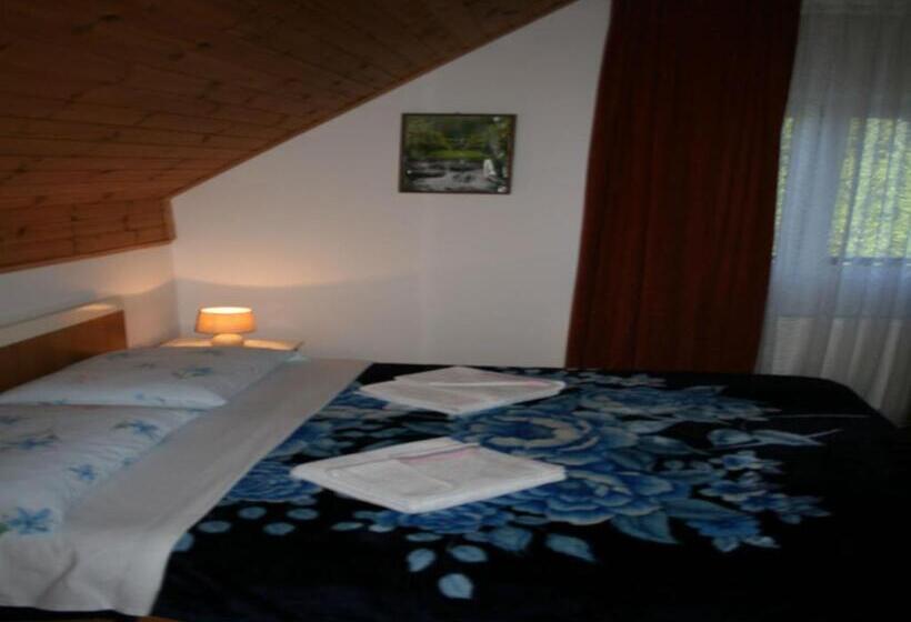 اتاق استاندارد, Adriana Guesthouse